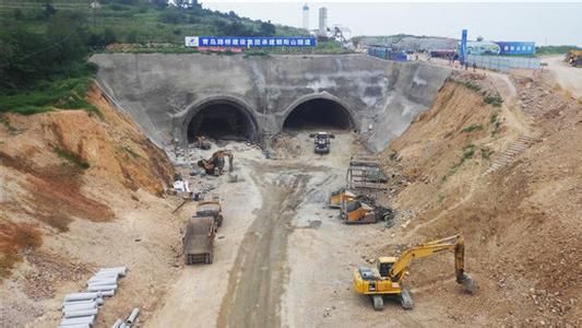 鼎峰三民湿喷机“玉磨铁路”隧道施工纪实